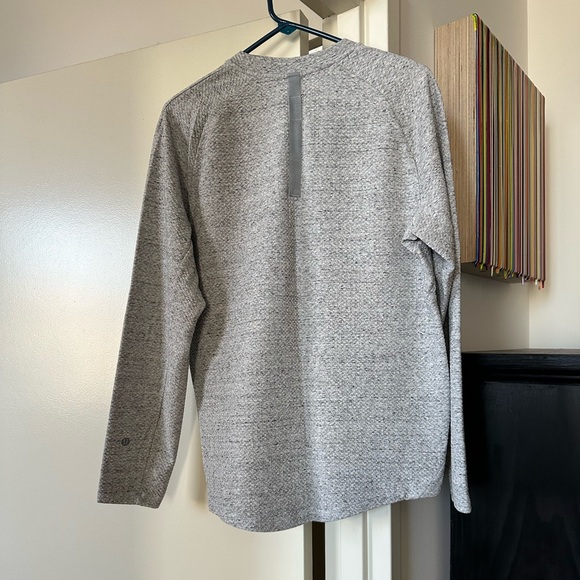 EUC lululemon Women’s Sweater Size 8 - Picture 2 of 4